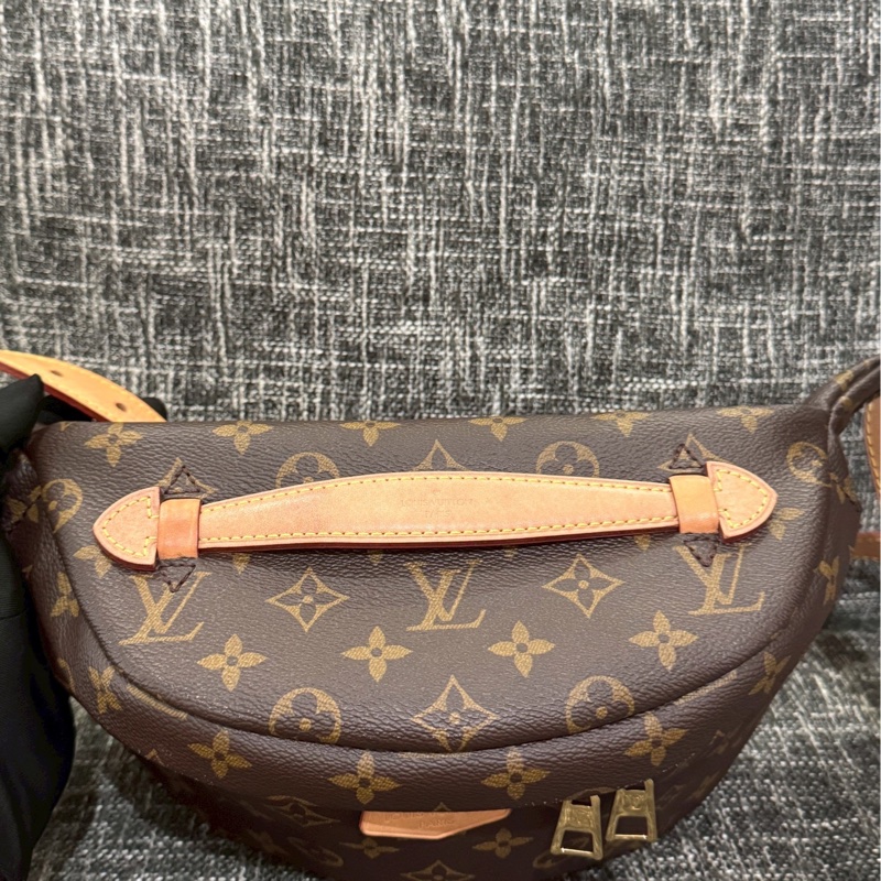 LV絕版老花腰包-1