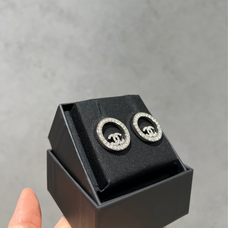 CHANEL 水鑽雙 C 圓框耳環-1