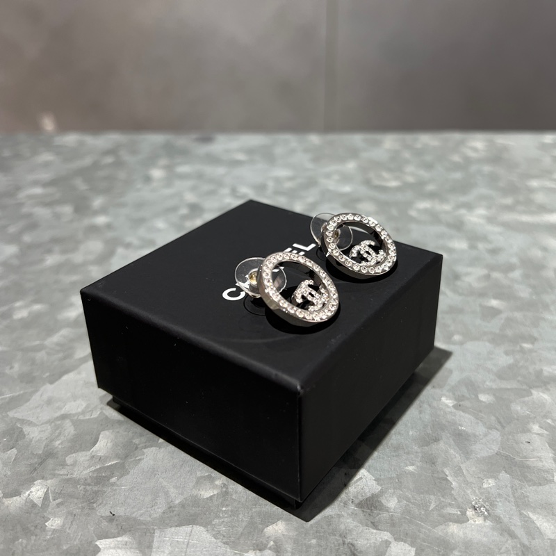 CHANEL 水鑽雙 C 圓框耳環-5