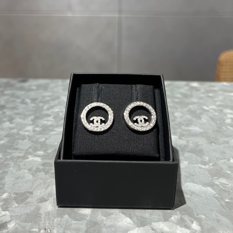 CHANEL 水鑽雙 C 圓框耳環-6