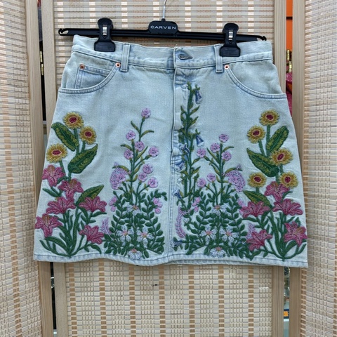 Gucci古馳花卉刺繡牛仔短裙，46碼
