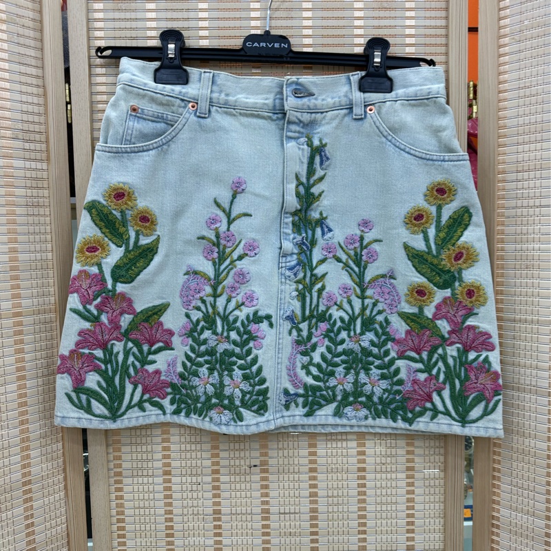 Gucci古馳花卉刺繡牛仔短裙，46碼-0