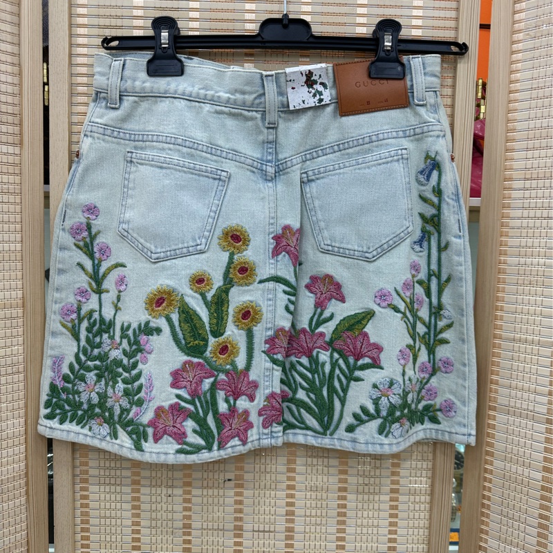 Gucci古馳花卉刺繡牛仔短裙，46碼-1