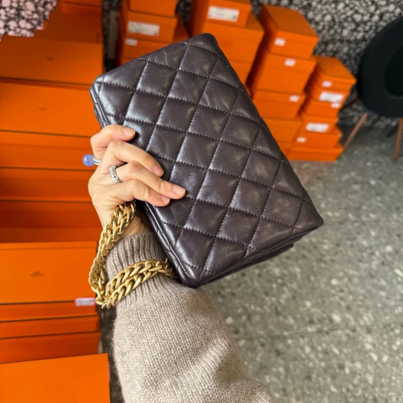 Chanel 酒紅色芯片金柱鏈條風琴包-1