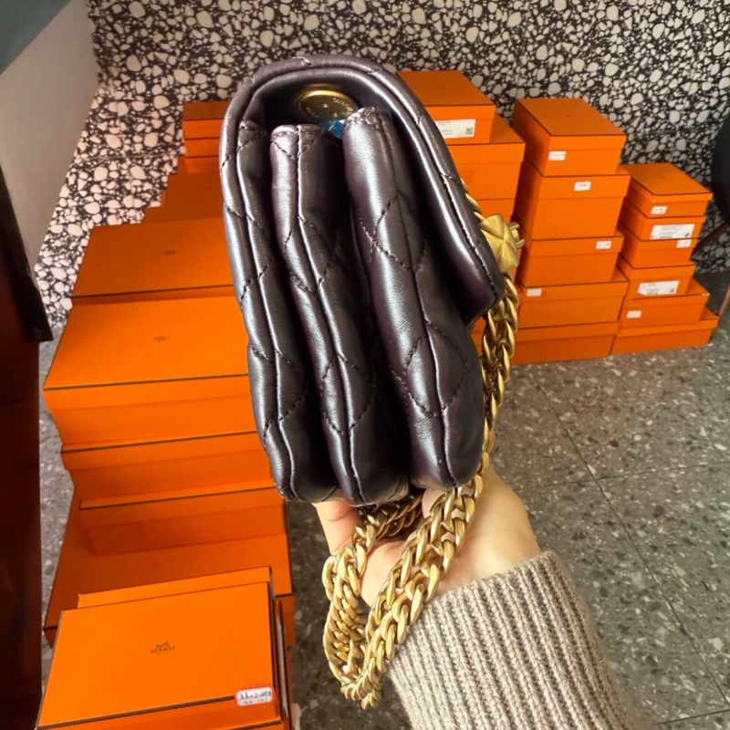 Chanel 酒紅色芯片金柱鏈條風琴包-2