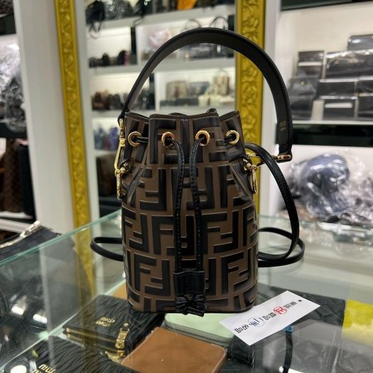 東區正精品㊣FENDI 8BS010 MON TRESOR FF logo 咖啡色牛皮老花束口水桶包斜背包 RZ6169-0