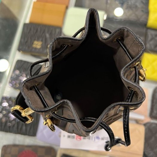 東區正精品㊣FENDI 8BS010 MON TRESOR FF logo 咖啡色牛皮老花束口水桶包斜背包 RZ6169-4