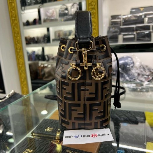東區正精品㊣FENDI 8BS010 MON TRESOR FF logo 咖啡色牛皮老花束口水桶包斜背包 RZ6169-5