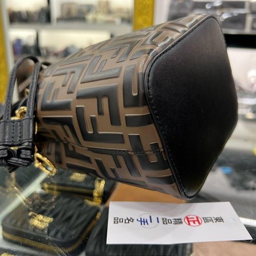 東區正精品㊣FENDI 8BS010 MON TRESOR FF logo 咖啡色牛皮老花束口水桶包斜背包 RZ6169-7