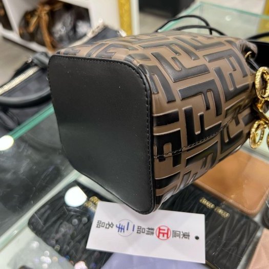 東區正精品㊣FENDI 8BS010 MON TRESOR FF logo 咖啡色牛皮老花束口水桶包斜背包 RZ6169-8