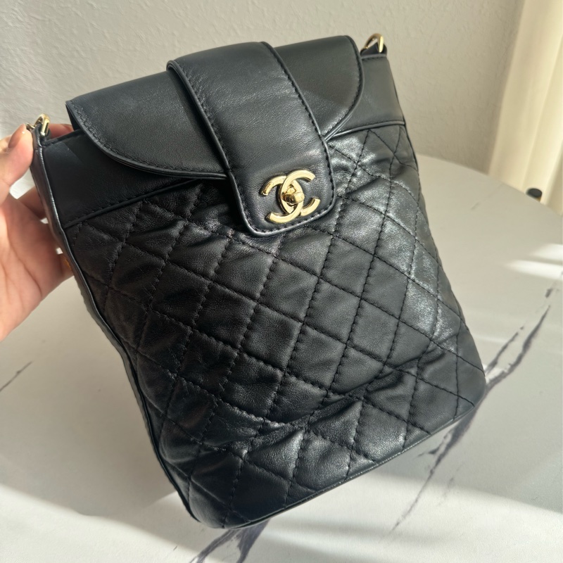 chanel黑菱格直立上蓋斜背包-1