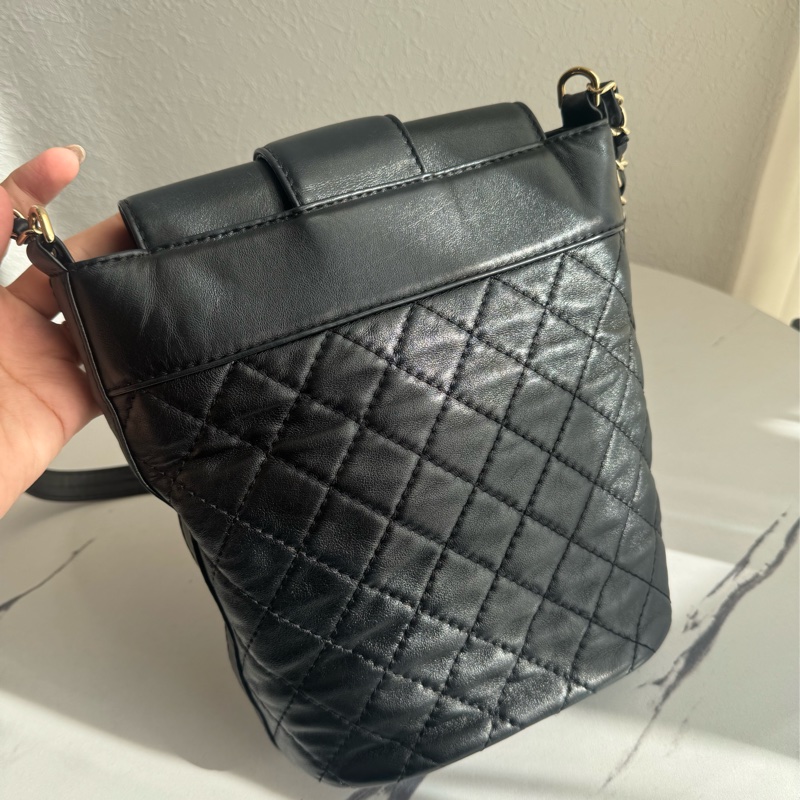 chanel黑菱格直立上蓋斜背包-4