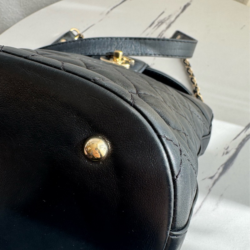 chanel黑菱格直立上蓋斜背包-7