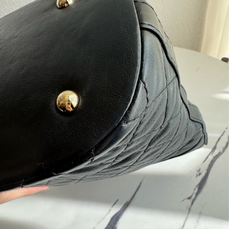 chanel黑菱格直立上蓋斜背包-10