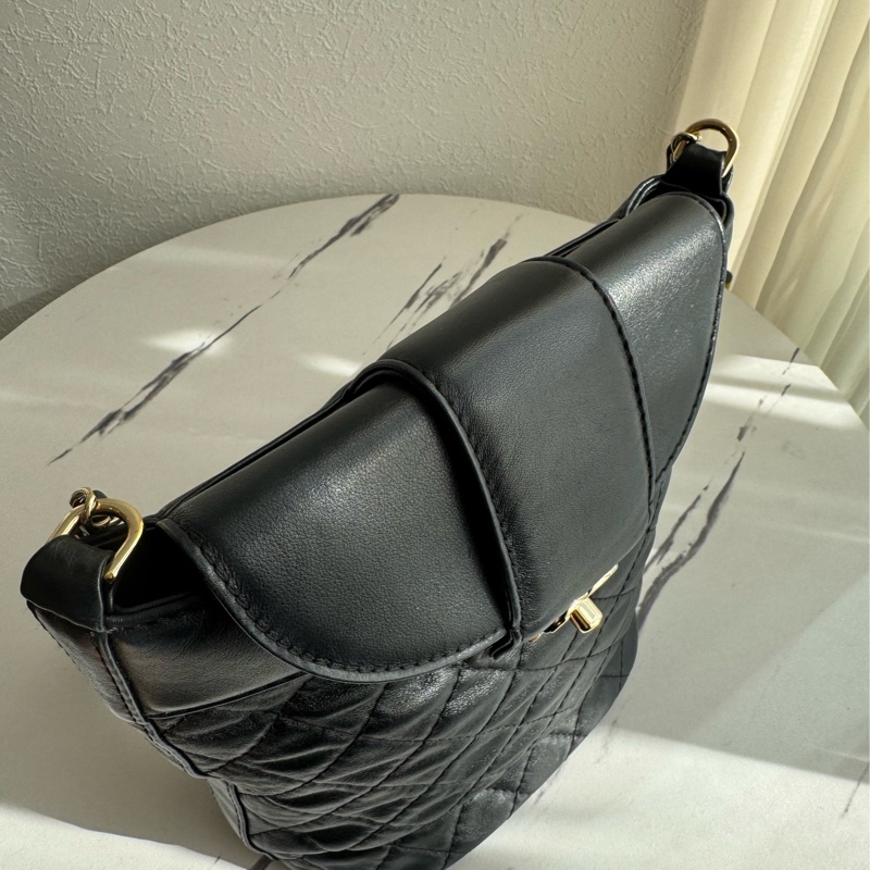 chanel黑菱格直立上蓋斜背包-12