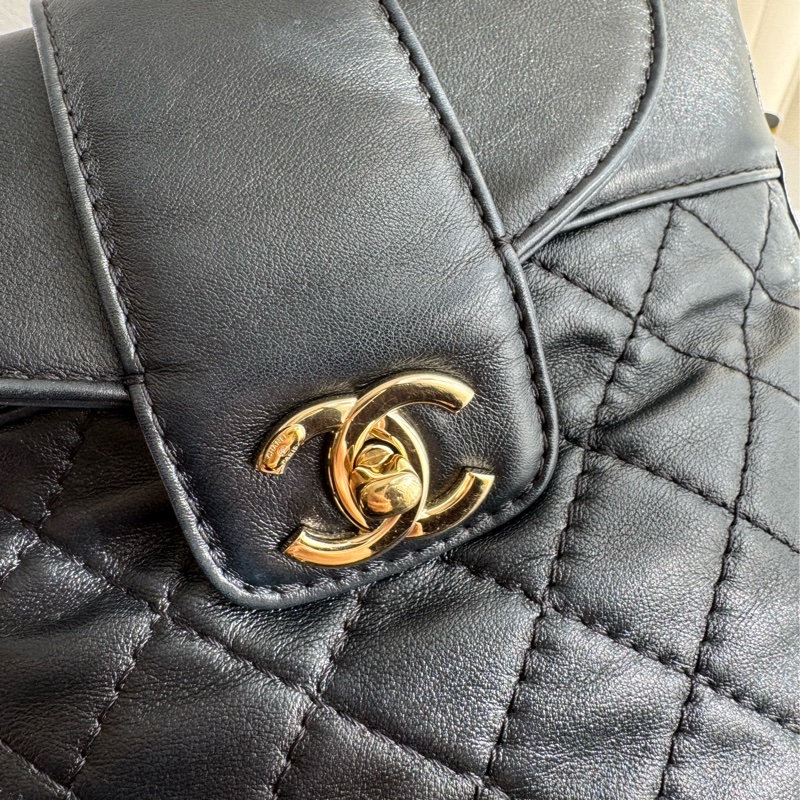 chanel黑菱格直立上蓋斜背包-13