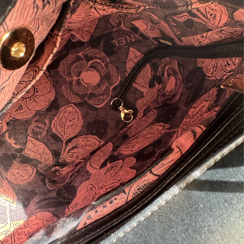 chanel黑菱格直立上蓋斜背包-25