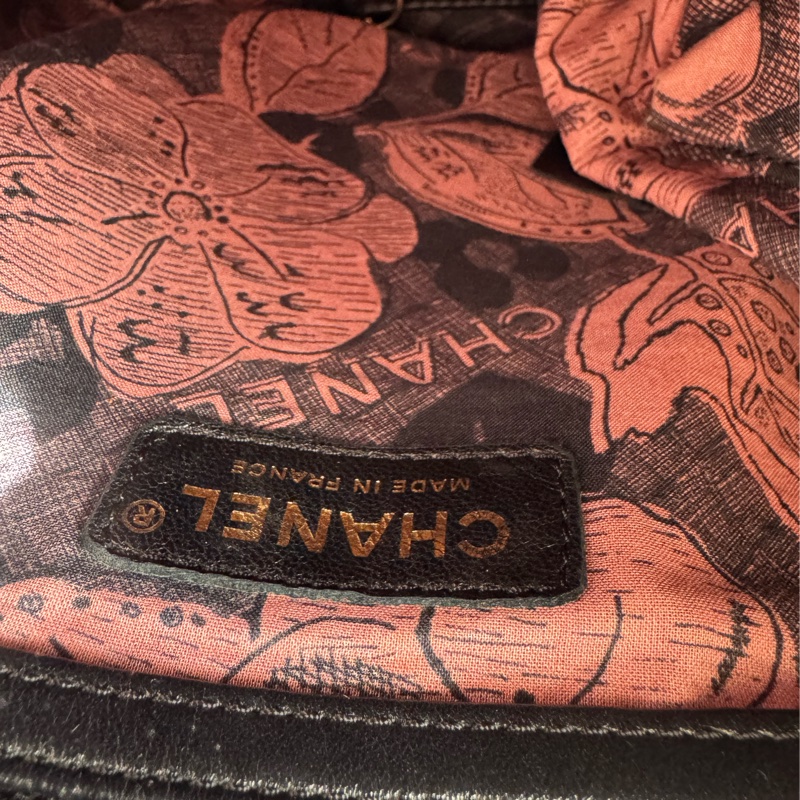 chanel黑菱格直立上蓋斜背包-29