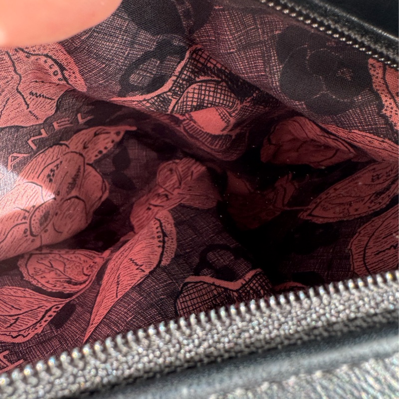 chanel黑菱格直立上蓋斜背包-32