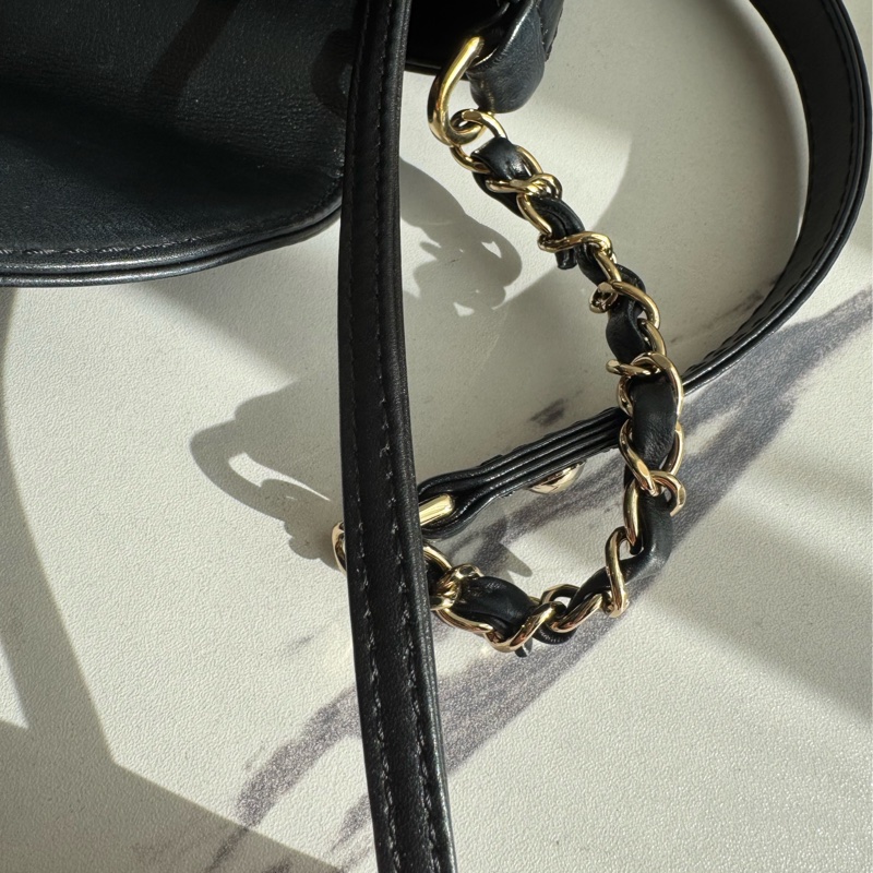 chanel黑菱格直立上蓋斜背包-34