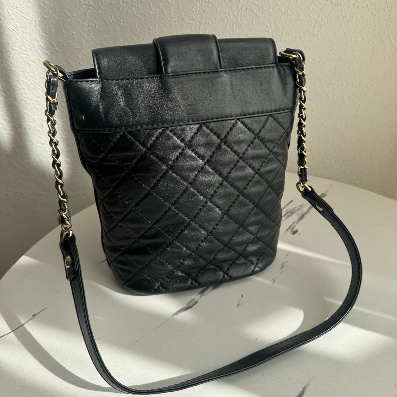 chanel黑菱格直立上蓋斜背包-35