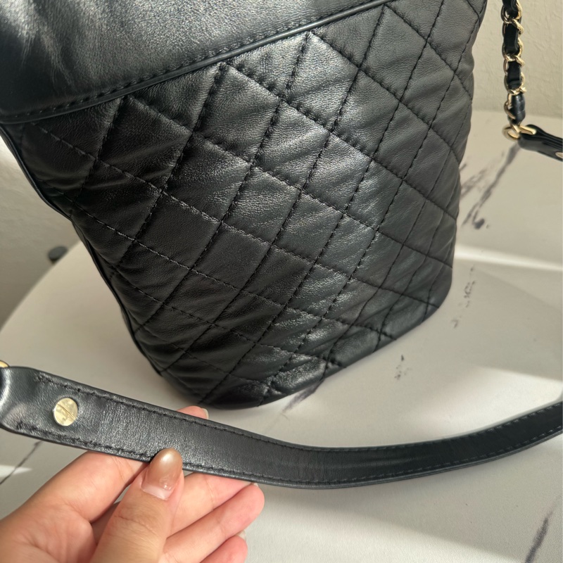 chanel黑菱格直立上蓋斜背包-40