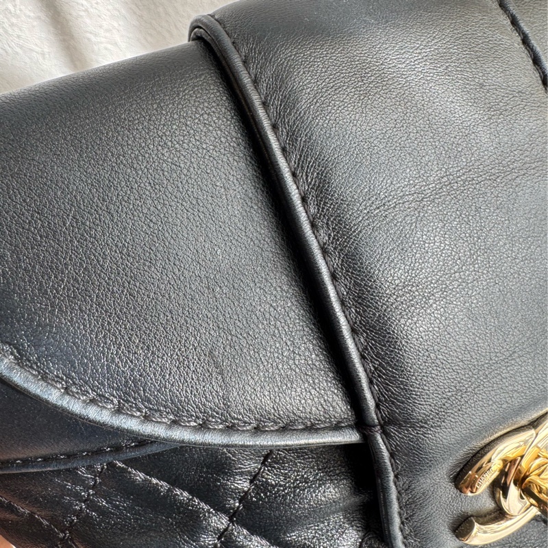 chanel黑菱格直立上蓋斜背包-44