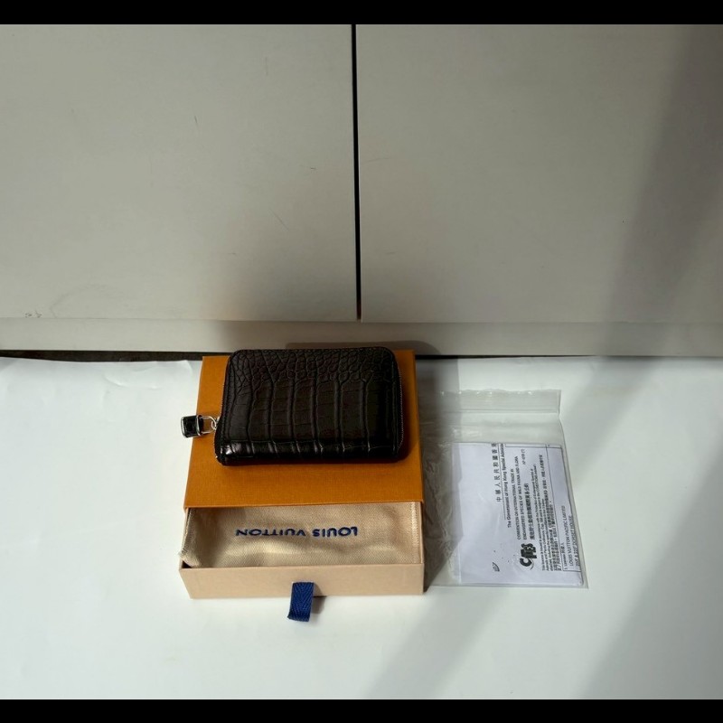 LV 黑色鱷魚皮拉鍊短夾-5