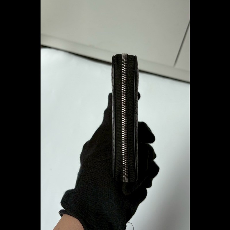 LV 黑色鱷魚皮拉鍊短夾-18