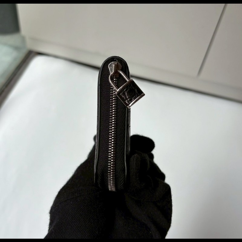 LV 黑色鱷魚皮拉鍊短夾-19