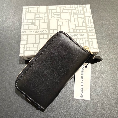 Comme des Garcon 黑色硬質滑面皮 拉鏈零錢包
