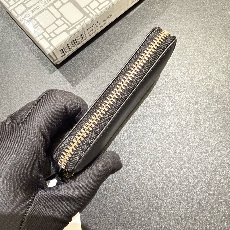 Comme des Garcon 黑色硬質滑面皮 拉鏈零錢包-4