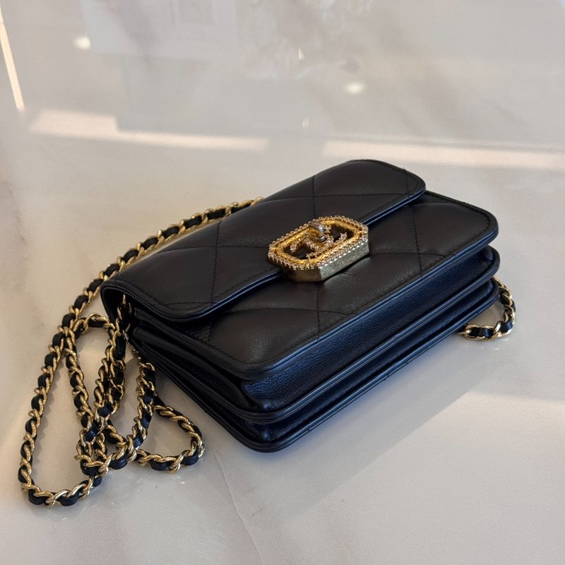 *SHIHNA名牌精品* CHANEL 小牛皮方鑽迷你口蓋包-3