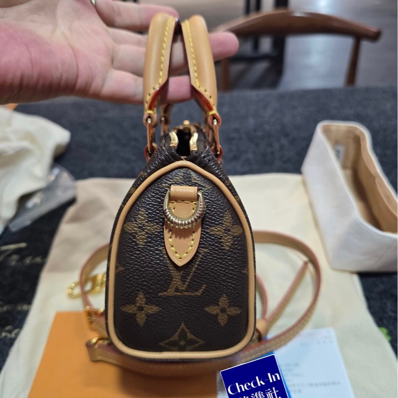 【95%新✨有購證送內膽✨】LV Nano Speedy Mini枕頭包-2