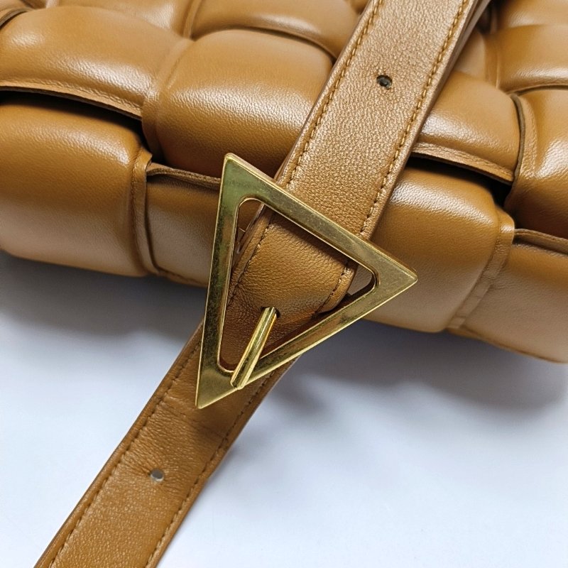 BOTTEGA VENETA Cassette棕色羊皮編織單肩包斜挎包金色五金-12