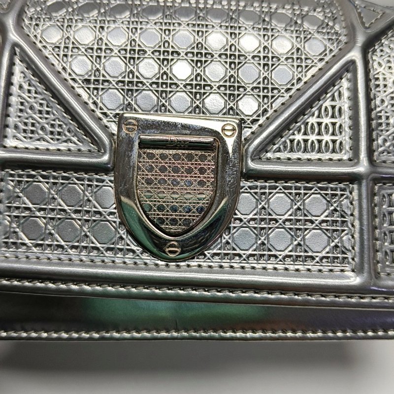 DIOR Diorarma銀色牛皮絎縫壓紋盾牌包單肩包斜挎包 銀色五金 可拆卸肩帶-9