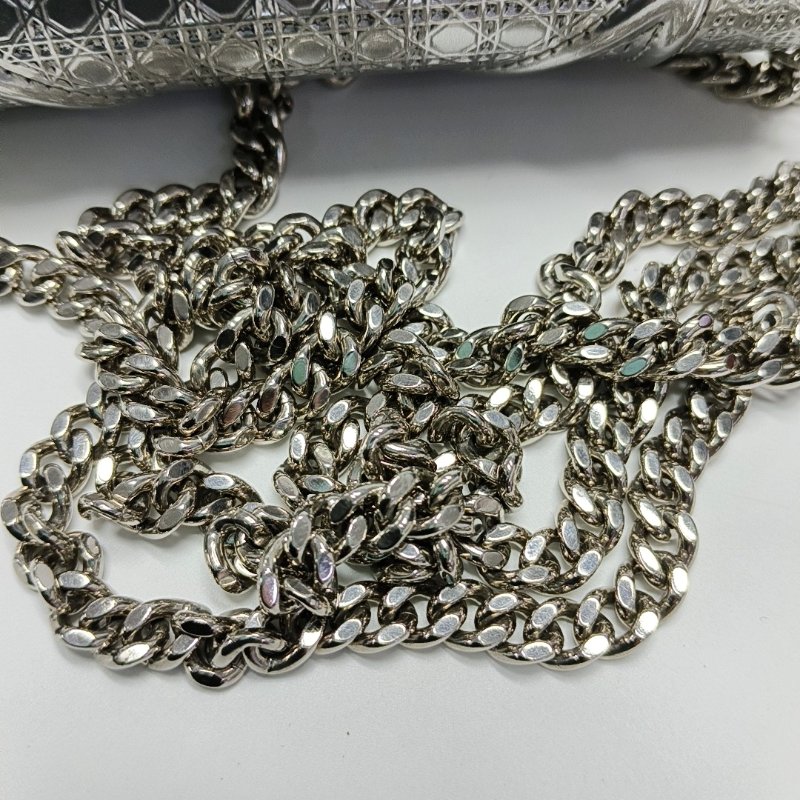 DIOR Diorarma銀色牛皮絎縫壓紋盾牌包單肩包斜挎包 銀色五金 可拆卸肩帶-17