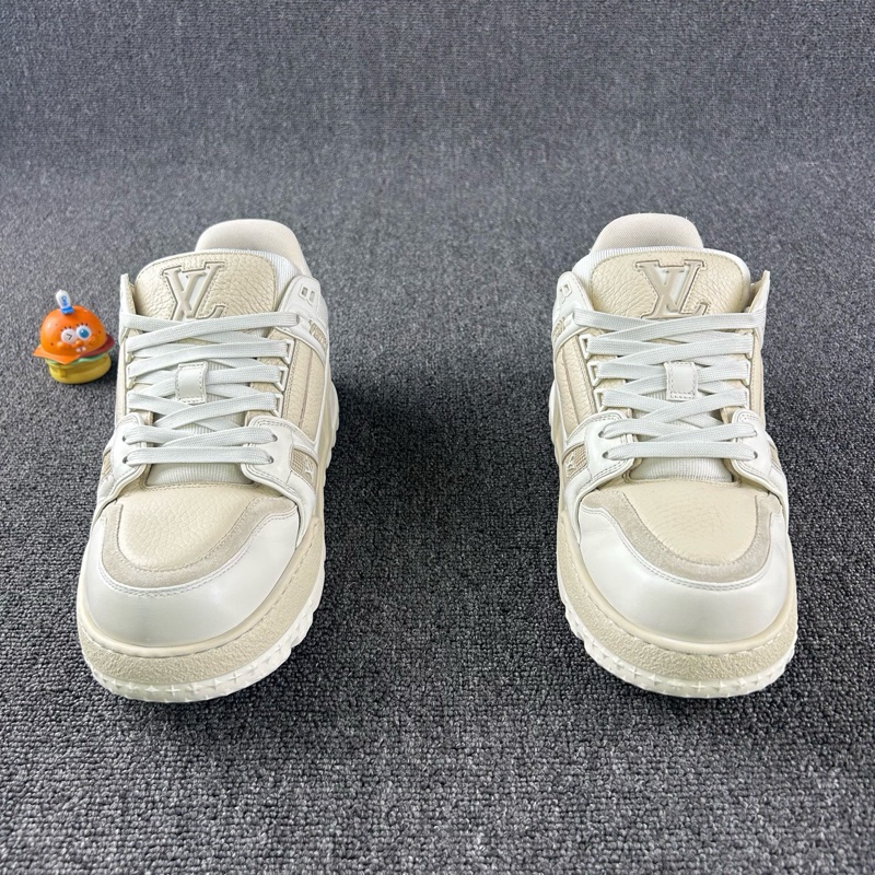 97新 Lv Louis Vuitton路易威登米白色胖丁 尺碼42-6