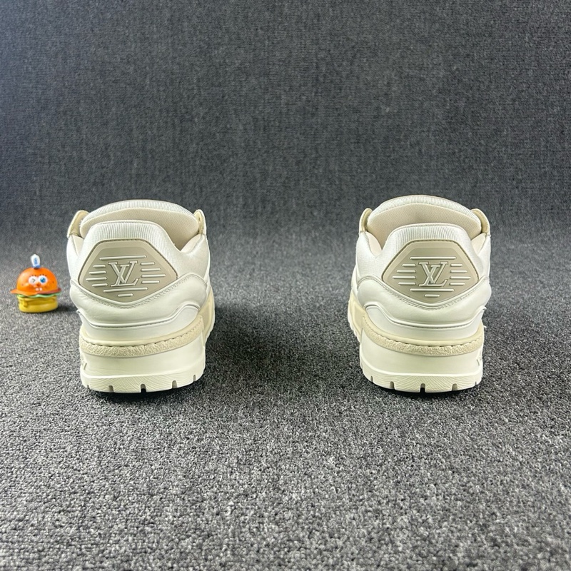 97新 Lv Louis Vuitton路易威登米白色胖丁 尺碼42-8