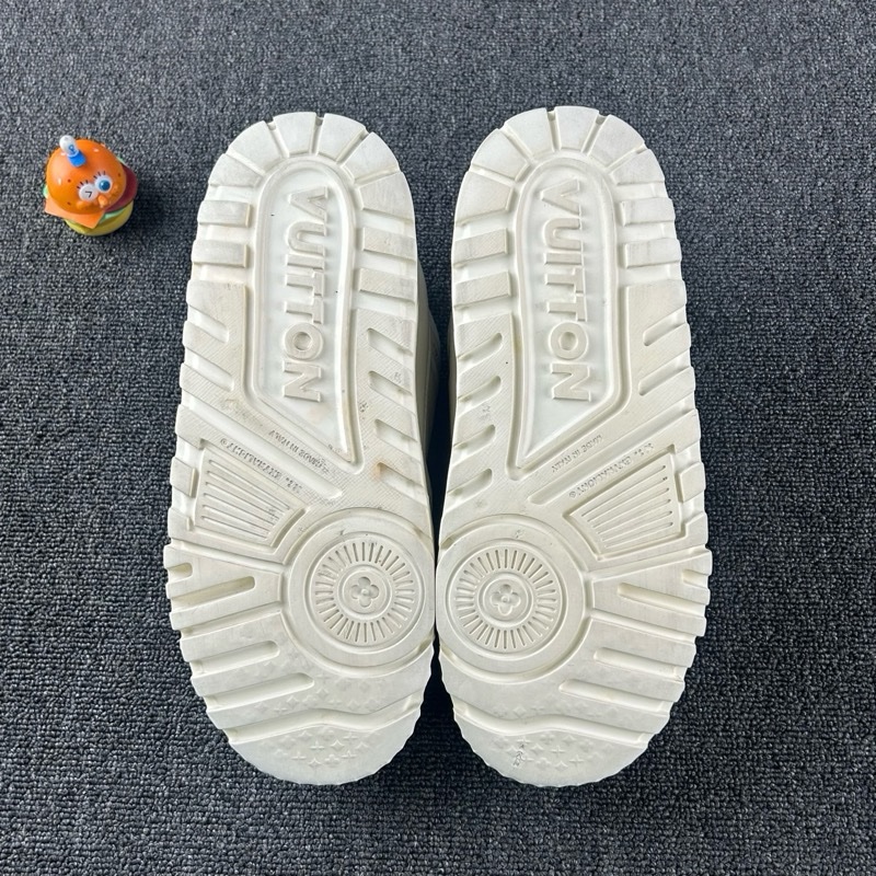 97新 Lv Louis Vuitton路易威登米白色胖丁 尺碼42-12