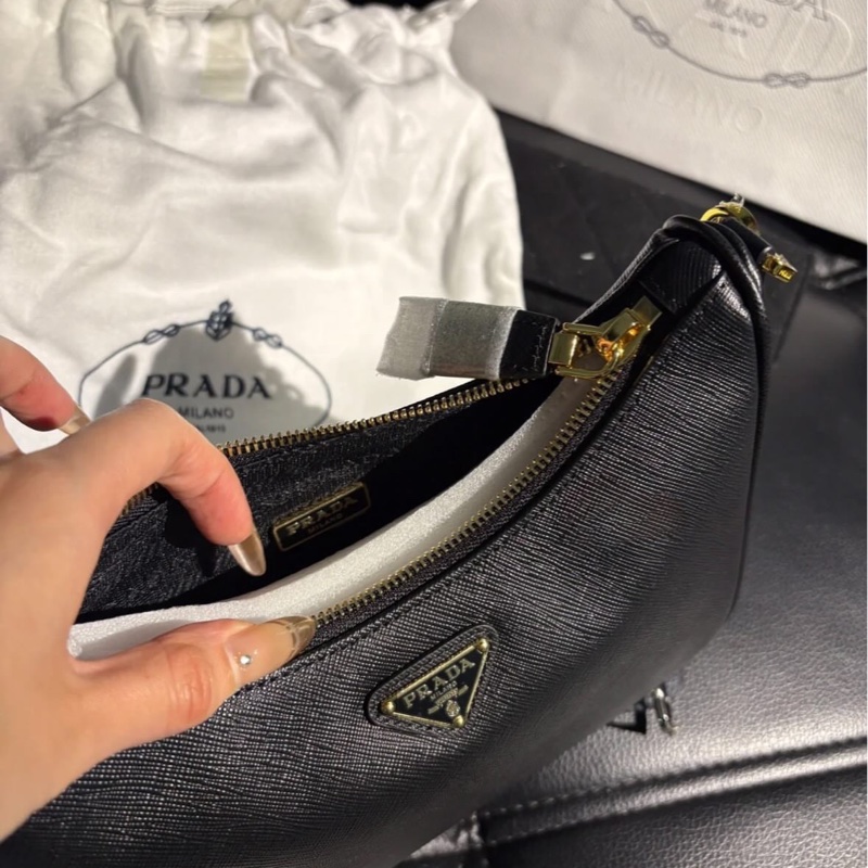 🏷️ Prada ｜Re-Edition Saffiano 牛皮手袋-2