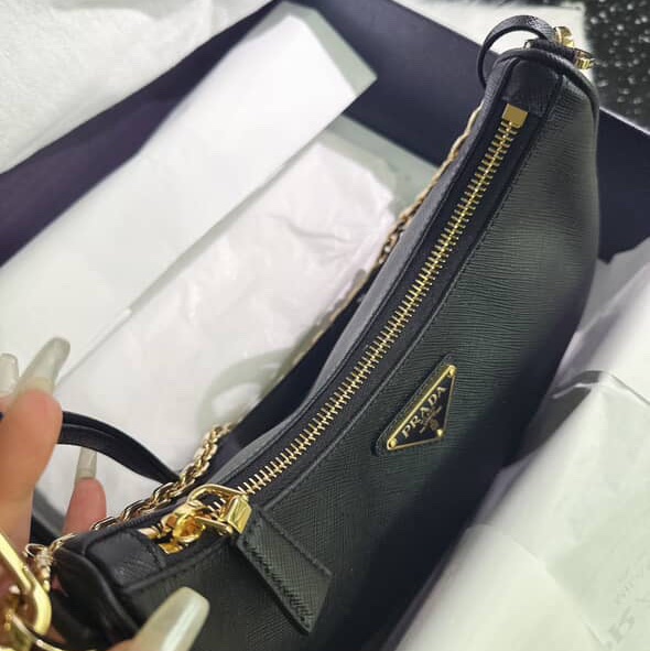 🏷️ Prada ｜Re-Edition Saffiano 牛皮手袋-8