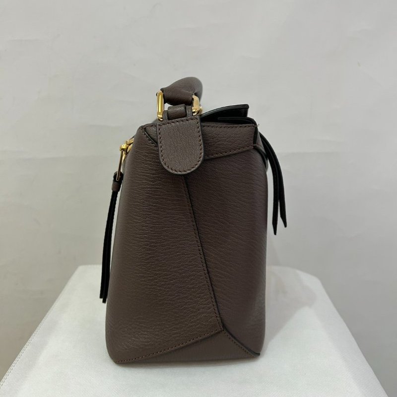 LOEWE Puzzle 咖牛皮中號二用包-1