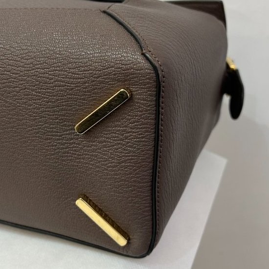 LOEWE Puzzle 咖牛皮中號二用包-5