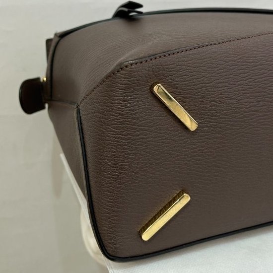 LOEWE Puzzle 咖牛皮中號二用包-6