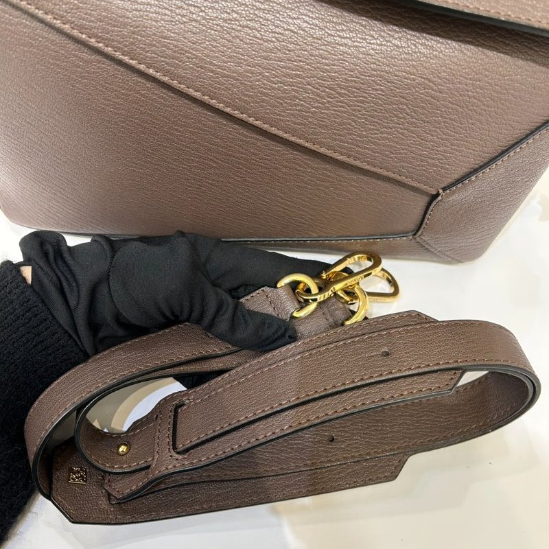 LOEWE Puzzle 咖牛皮中號二用包-9