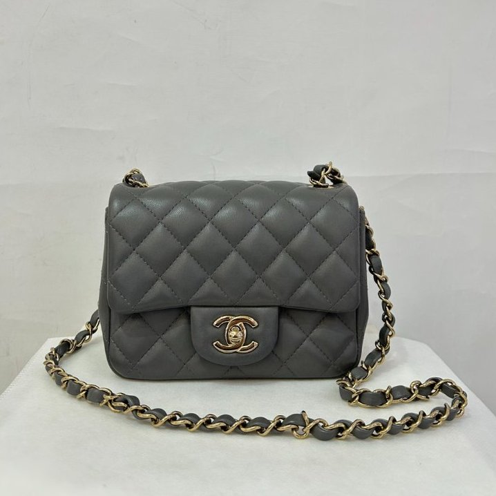 CHANEL灰羊皮金鍊方胖-0