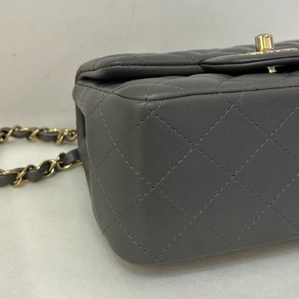 CHANEL灰羊皮金鍊方胖-6
