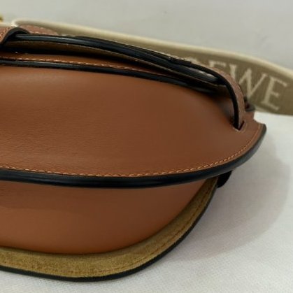 LOEWE 焦糖色MINI GATE斜背包-6