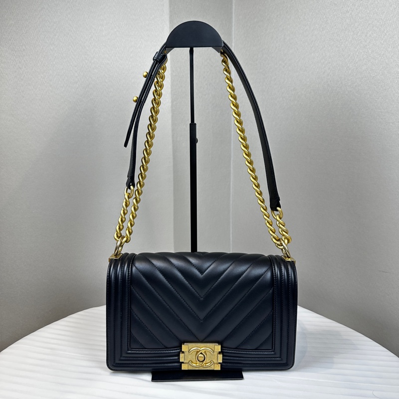 香奈兒/Chanel Leboy 黑色牛皮金扣V紋中號單肩斜背包25x15x9cm-0